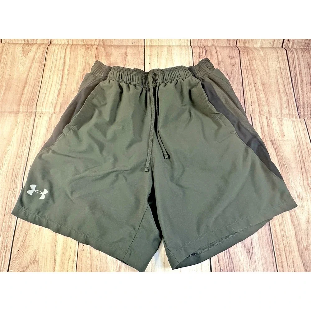 Under Armour Men Athletic Shorts Army Green MEDIUM Drawstring 26 x 6 Lined